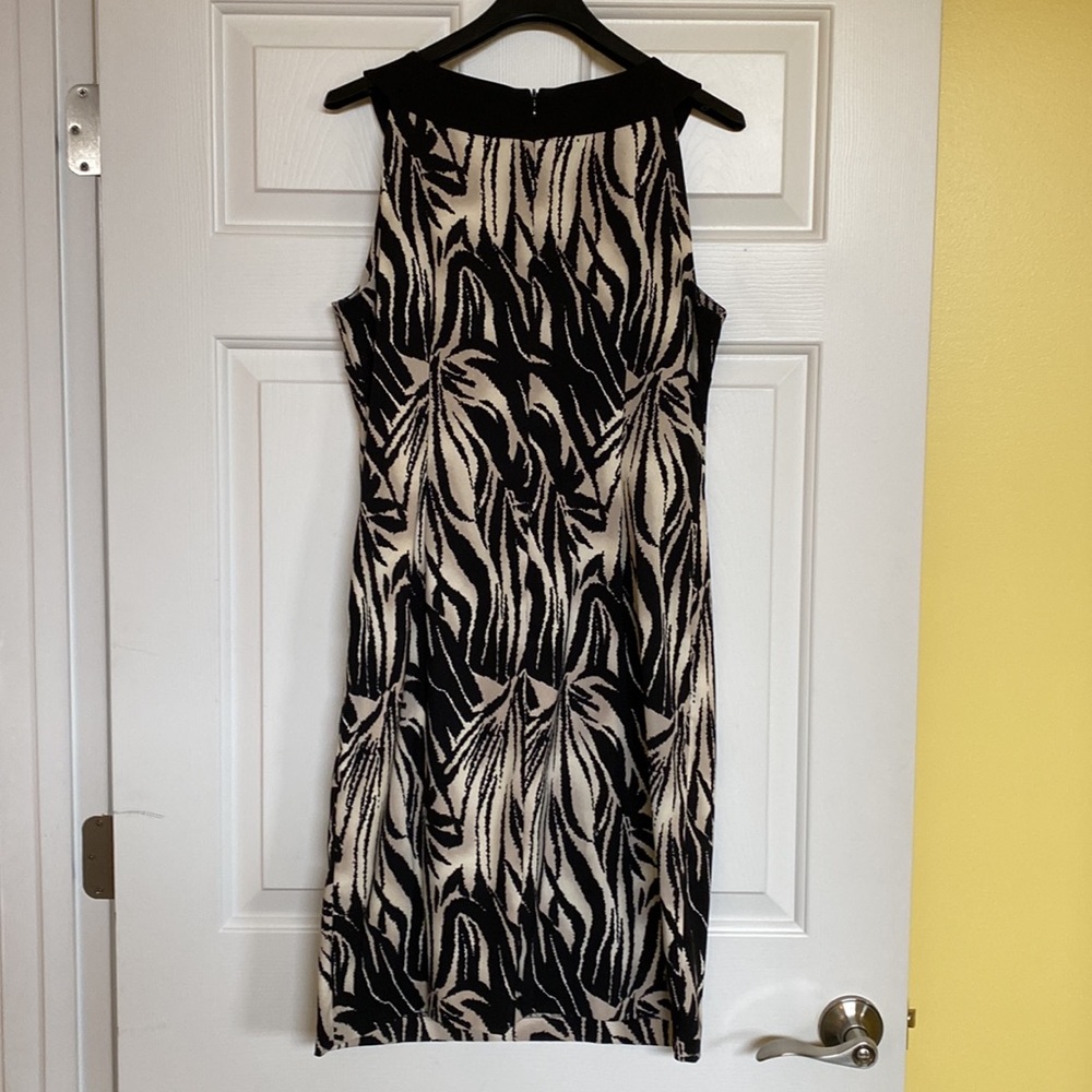 Dress - Picture 4 of 5